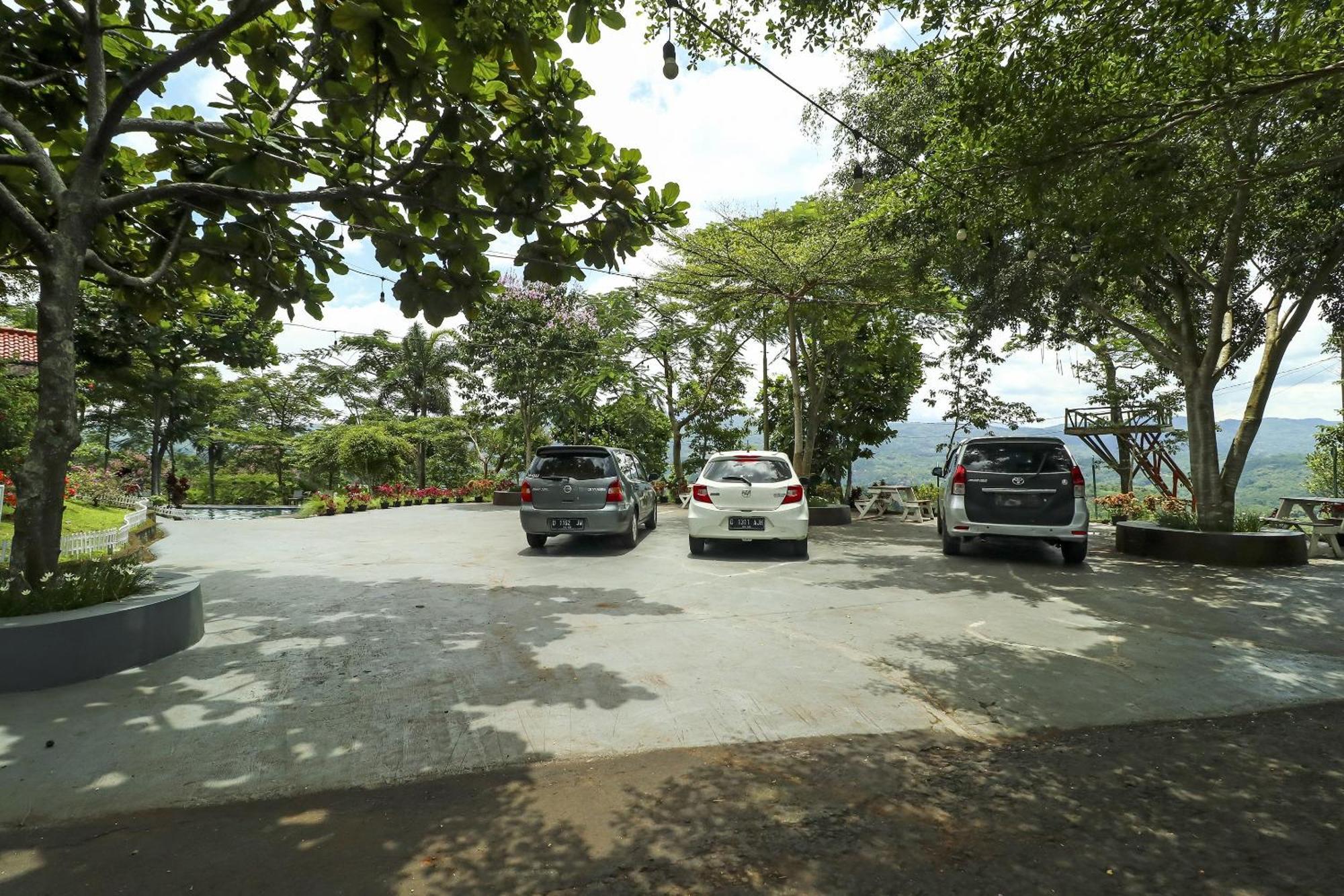Oyo Homes 90956 Desa Wisata Guranteng Pendjalu Luaran gambar