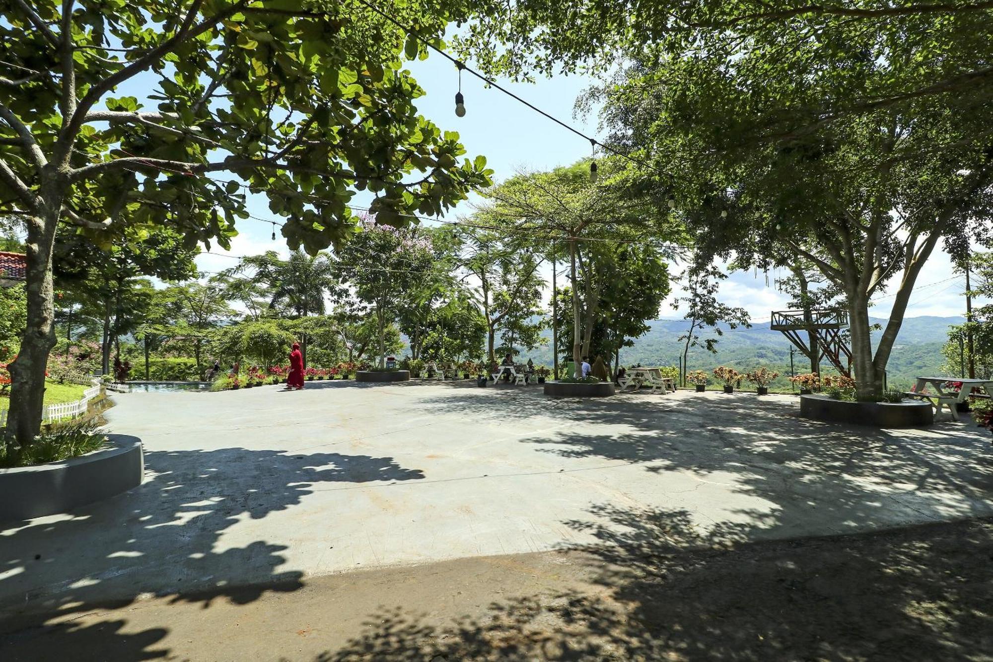 Oyo Homes 90956 Desa Wisata Guranteng Pendjalu Luaran gambar