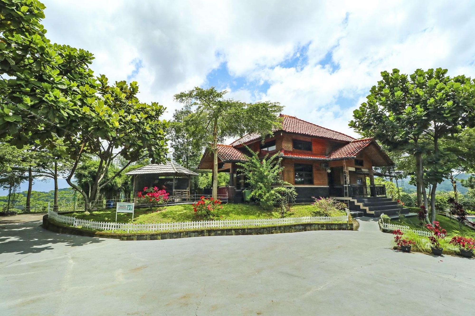 Oyo Homes 90956 Desa Wisata Guranteng Pendjalu Luaran gambar