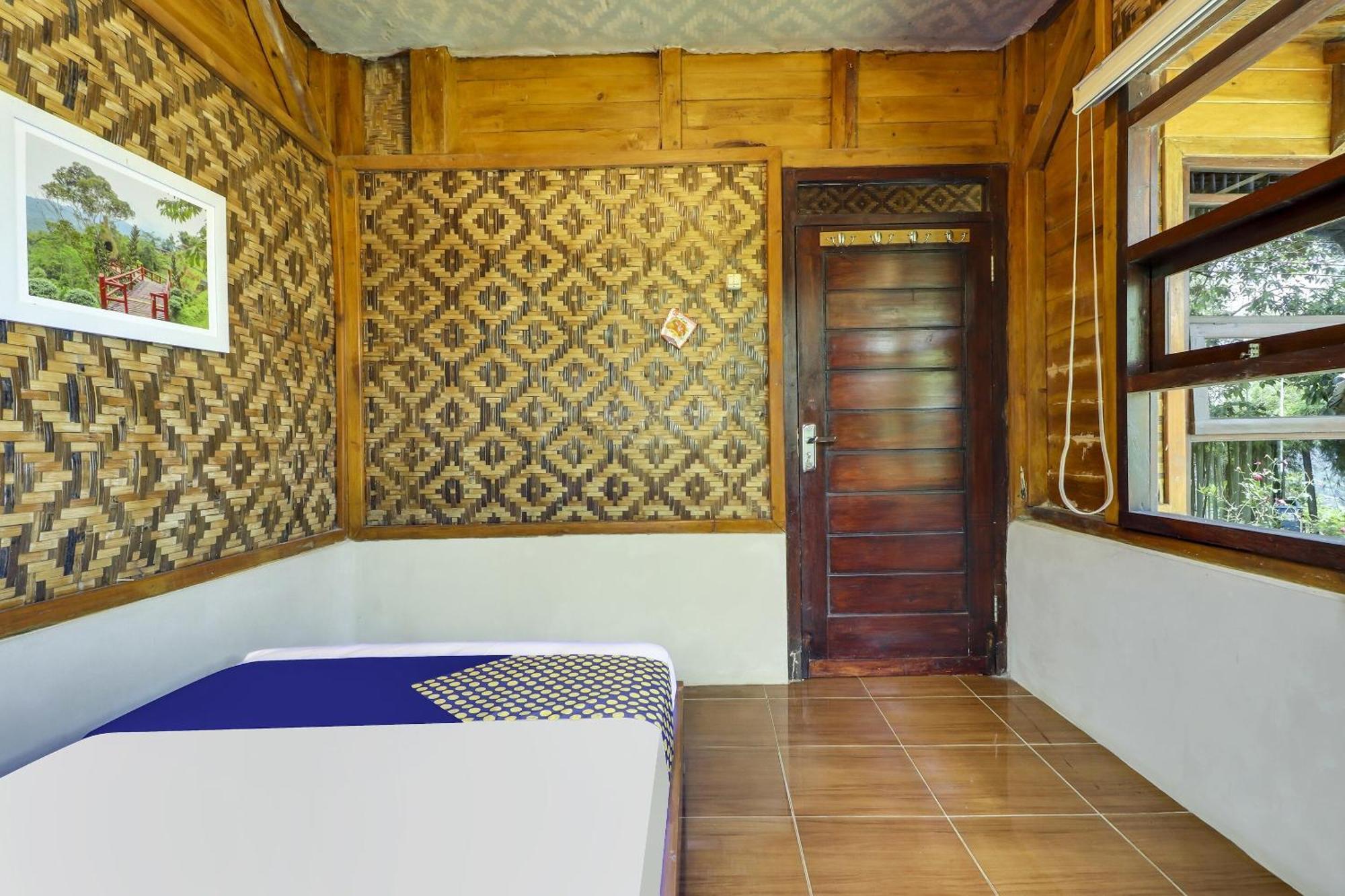 Oyo Homes 90956 Desa Wisata Guranteng Pendjalu Luaran gambar